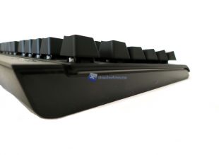 Corsair-Gaming-STRAFE-25